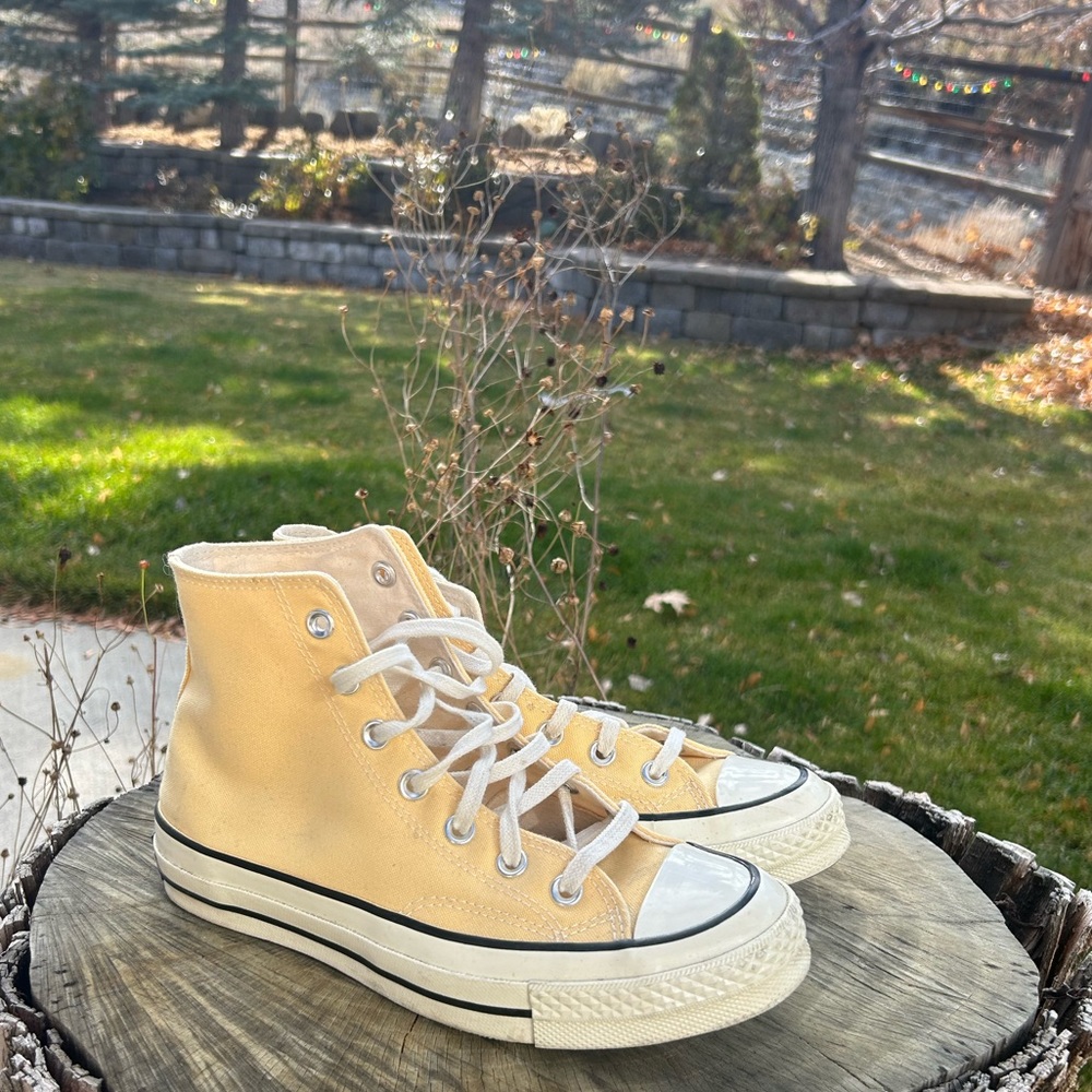 Yellow Converse (W 7.5)